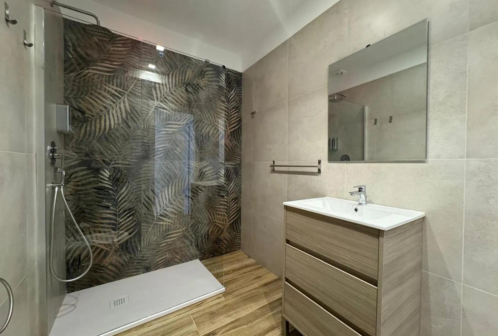 ゲストハウス ホテル Essenza House ローマ イタリア